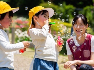 幼稚園のアルバム撮影について案内する写真画像